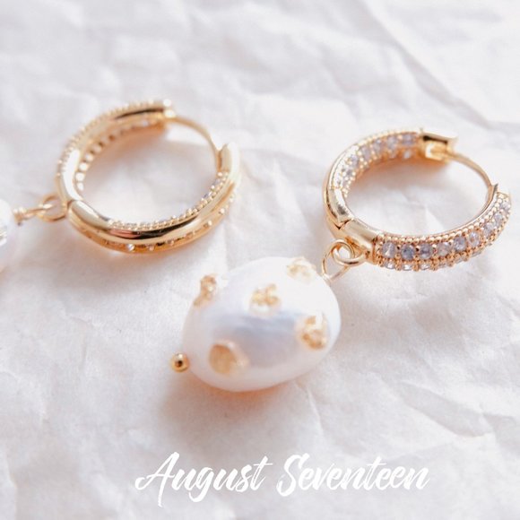 Gold Baroque Pearl Hoop Earring - Picture 6 of 7